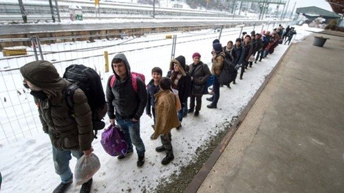 Ежедневно Германия отсылает сотни мигрантов обратно в Австрию - ảnh 1